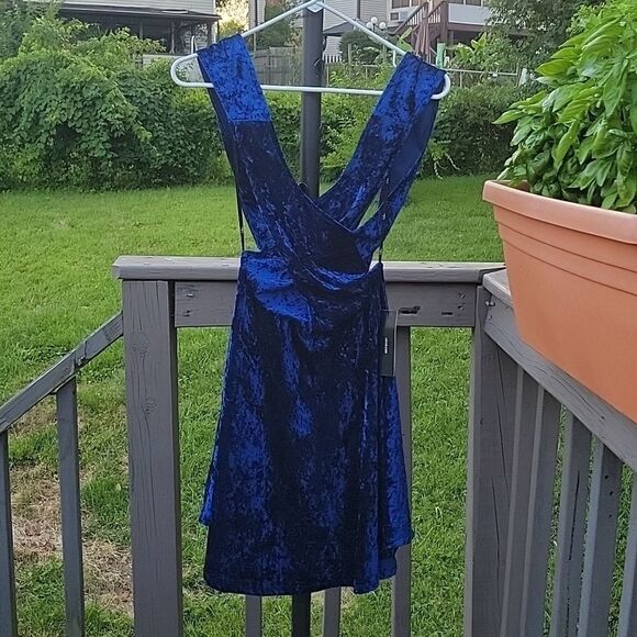 Lulus Dresses & Skirts - Lulu's cross front velvet dress size M